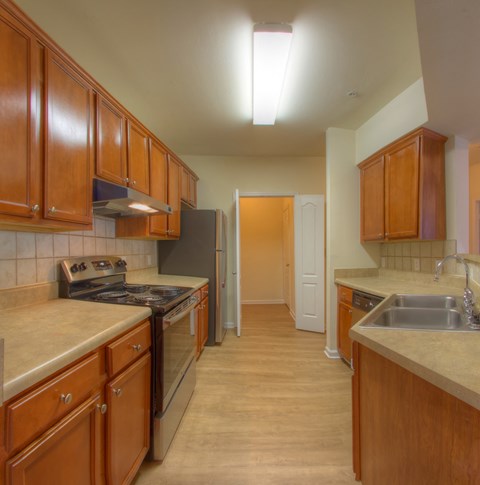 Luxury Apartments in Lithonia| Wesley Kensington Apartments | Oak Cabinets